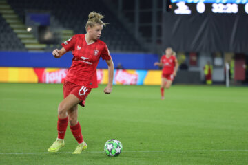 Eva Oude Elberink in actie namens FC Twente
