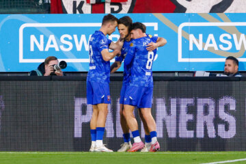 FC Twente juicht na de 3-3 van Ricky van Wolfswinkel