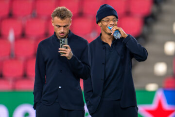 Noa Lang en David Neres in het Philips Stadion