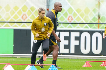 Kerstin Casparij op de training van de OranjeLeeuwinnen