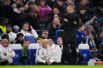 John Heitinga tijdens het uitduel van Ajax bij Chelsea