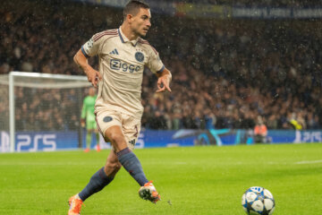 Lucas Rosa in actie namens Ajax