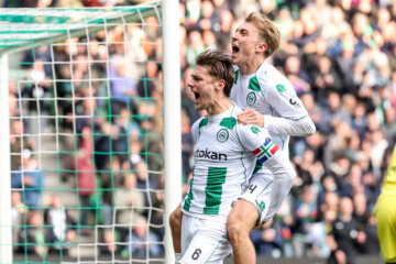 Stije Resink wordt besprongen door Jorg Schreuders