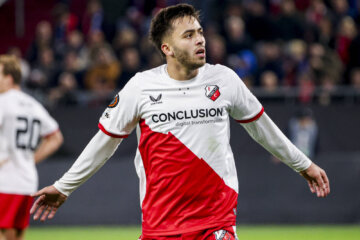 Souffian El Karouani met Conclusion op zijn shirt