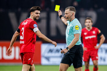 Robin Pröpper krijgt geel