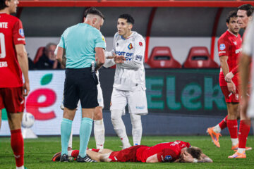 Mohamed Hamdaoui krijgt rood