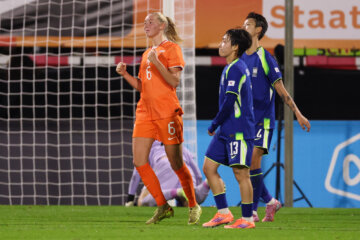 Ella Peddemors juicht na haar eerste interlandgoal