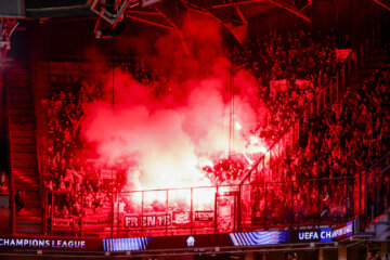 Atlético Madrid supports in het het Philips Stadion