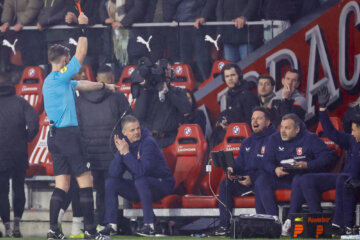 Joey Kooij geeft Sander Boschker de rode kaart