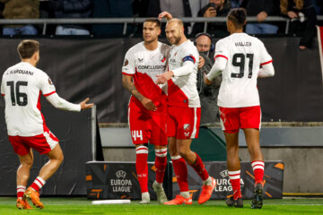 FC Utrecht viert de gelijkmaker van Mike van der Hoorn