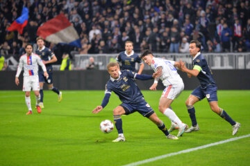 Kenzo Goudmijn in duel tegen Olympique Lyon