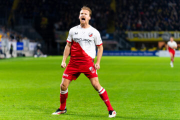 Dani de Wit viert zijn goal tegen NAC