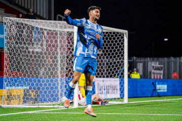 Emirhan Demircan juicht na zijn goal voor FC Utrecht