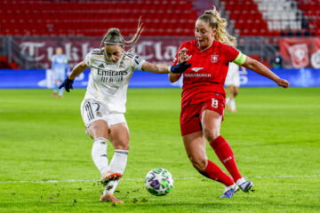 Danique van Ginkel (FC Twente) en Athenea (Real Madrid)