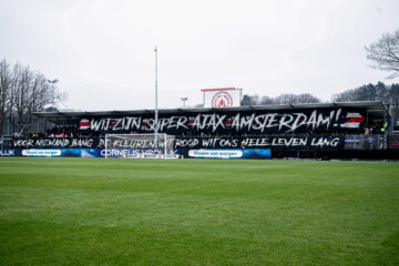De Ajax-fans met een sfeeractie in het uitvak van Telstar