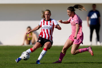 Janice Cayman in actie namens PSV