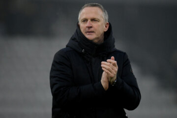 John van den Brom in Almelo