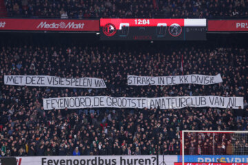 Het spandoek in De Kuip