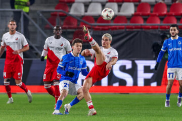 Can Bozdogan tegen KRC Genk