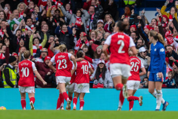 Arsenal juicht, Wieke Kaptein (Chelsea) baalt