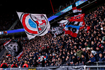 De PSV-fans zorgden voor een heerlijke sfeer tegen Feyenoord