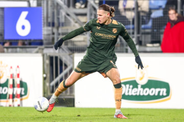 Artem Stepanov in het shirt van FC Utrecht