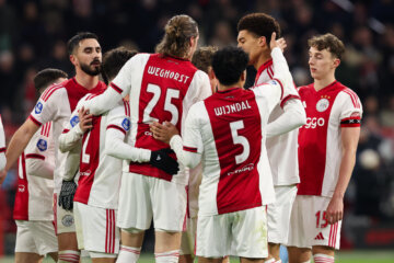 Ajax viert de 4-1