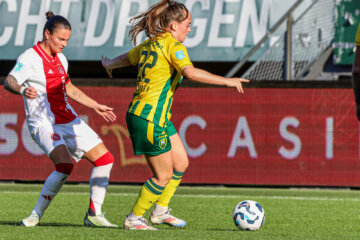 Sherida Spitse (Ajax) en Annouk Boshuizen (ADO Den Haag)