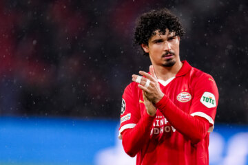 Andre Ramalho viert de zege op RC Lens