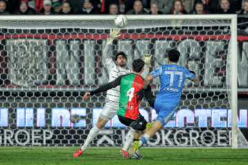 Angel Alarcon passeert Crettaz