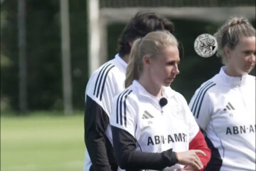 Anouk Bruil op het trainingsveld bij Ajax