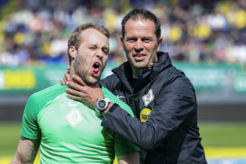 Bas Nijhuis dolt met zijn assistent Mark Janssen