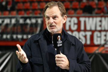 Ronald de Boer als analist bij FC Twente