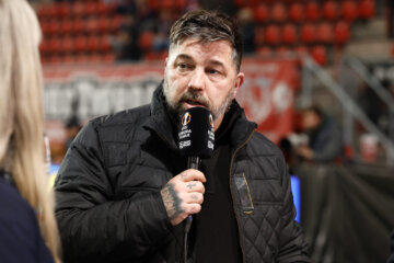 Theo Janssen als analist in De Grolsch Veste