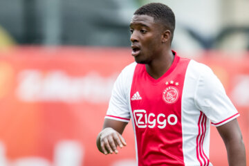 Riechedly Bazoer bij Ajax