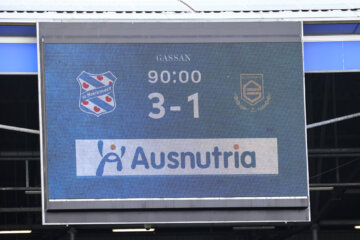 Scorebord met de uitslag van SC Heerenveen - FC Groningen