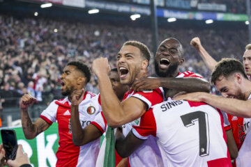 Blijdschap na de 1-0 van Cyriel Dessers