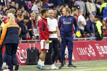 Alfred Schreuder met Owen Wijndal bij Ajax