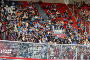 Fans van SC Heerenveen in het uitvak van Ajax