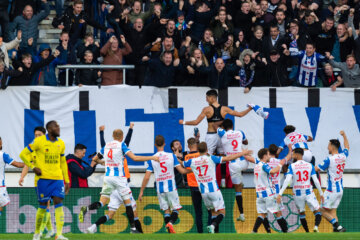 SC Heerenveen viert de goal van Anas Tahiri
