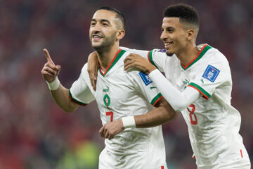 Hakim Ziyech juicht na zijn treffer