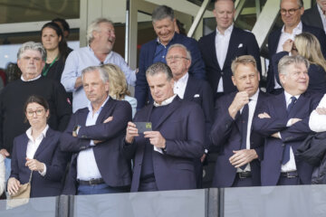 Lilian de Leeuw (links) met de Feyenoord-directie