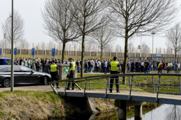 Politie bij het Abe Lenstra Stadion