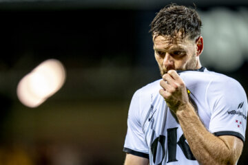 Tom Boere in het shirt van NAC Breda