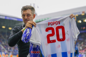 Goran Popov met het shirt van SC Heerenveen
