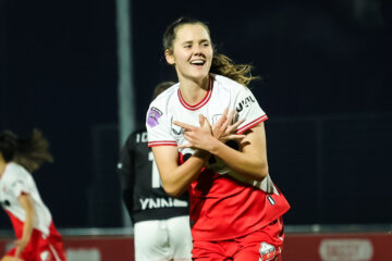 Lotje de Keijzer (FC Utrecht) juicht