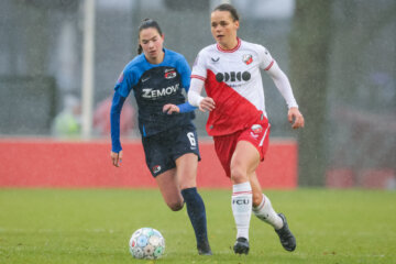 Ilse van der Zanden aan de bal namens FC Utrecht