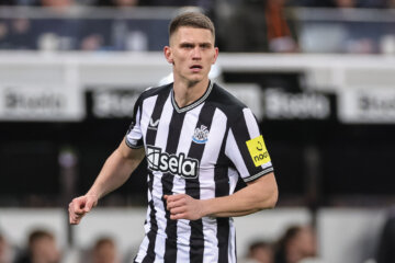 Sven Botman namens Newcastle United