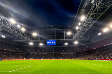 Een goed gevulde Johan Cruijff ArenA bij Ajax - Chelsea
