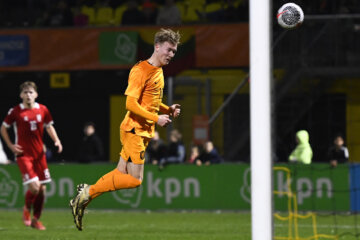 Julian Rijkhoff scoort